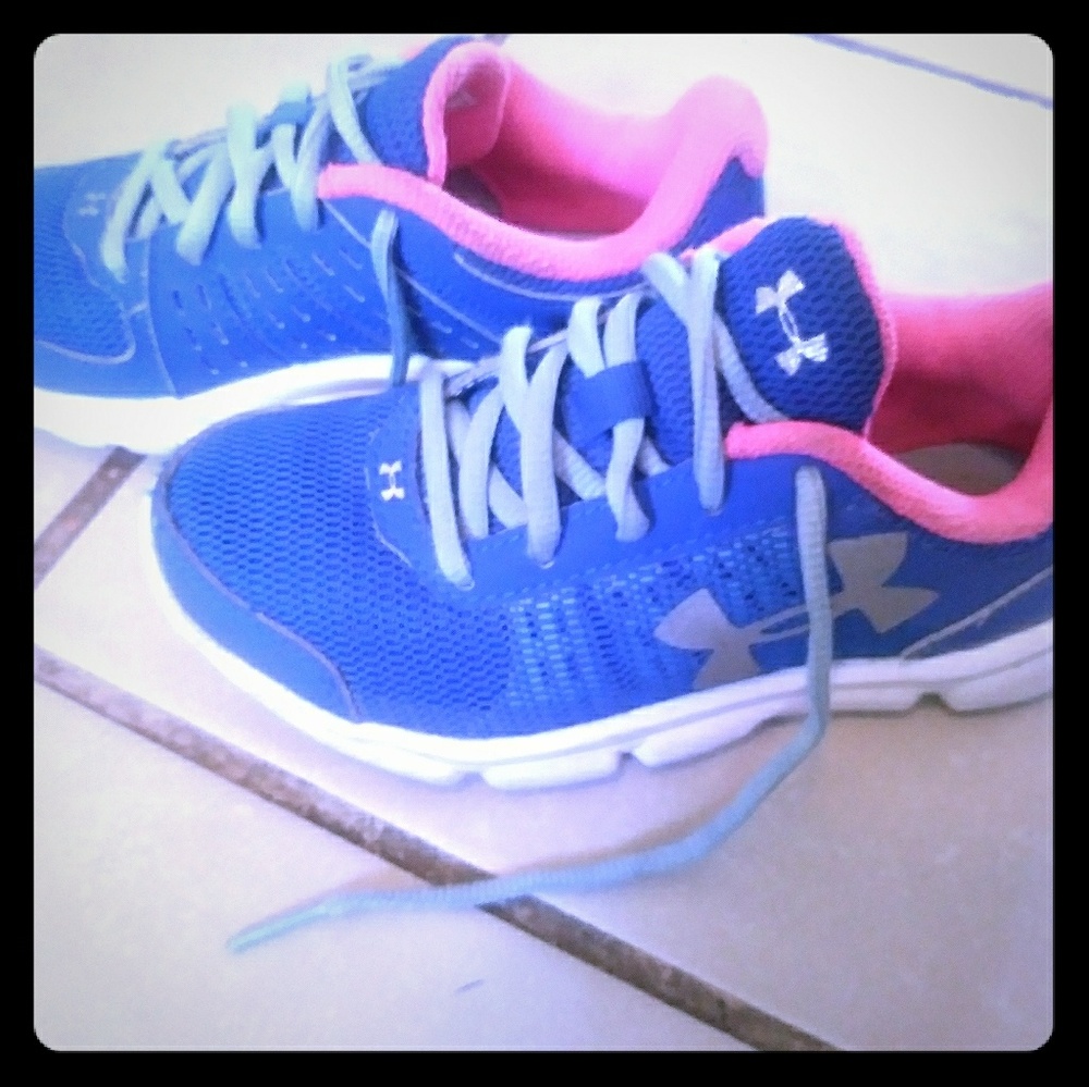 Girls Under Armour size 13c Tennis Shoes